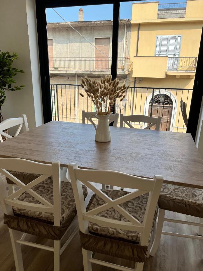 Al Vicolo Stretto Apartment Бранкалеоне Марина Екстериор снимка